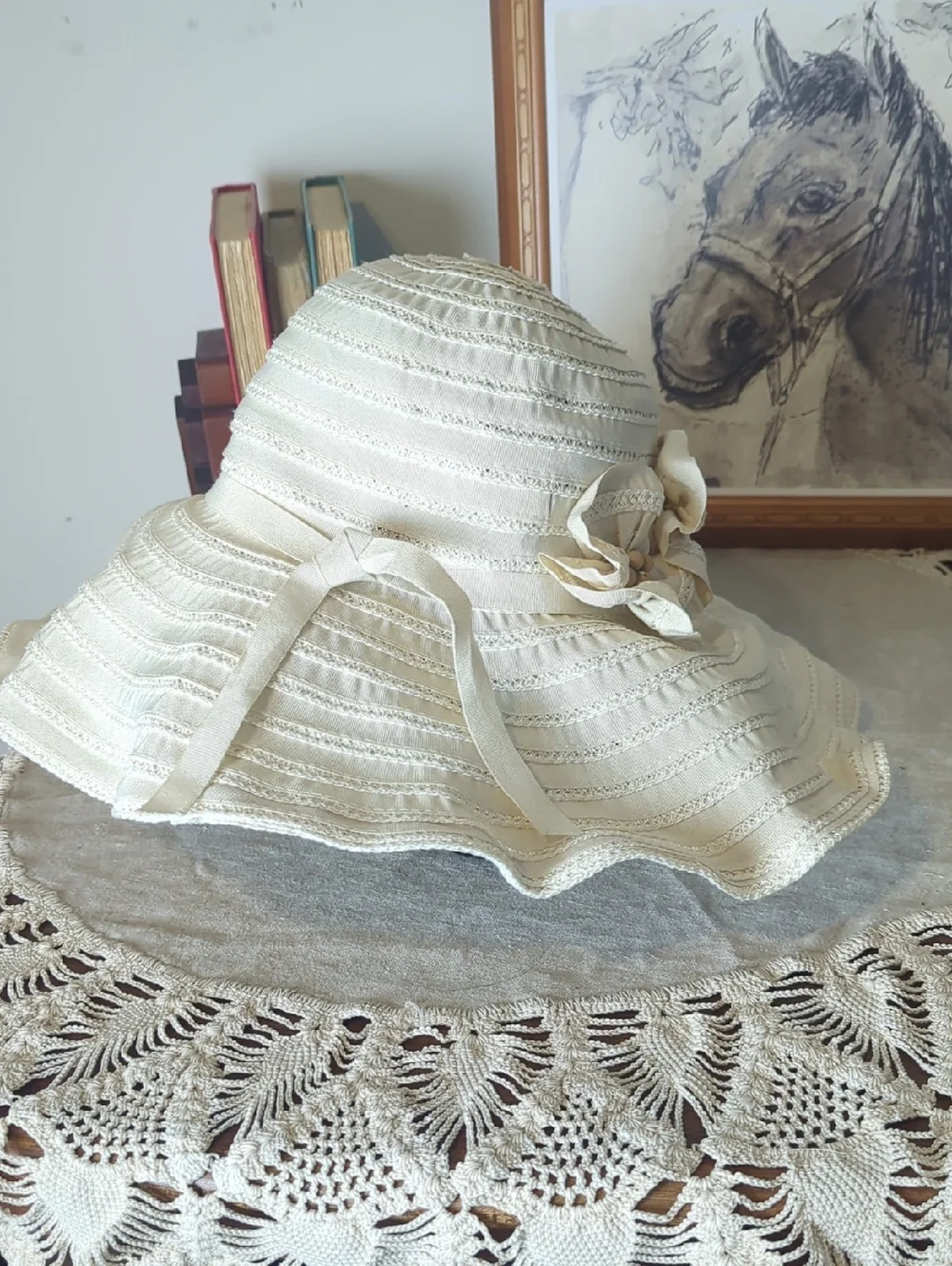 Vintage Y2K Ivory Wide Brim Sun Hat, Wired Adjustable Brim Romantic Garden Party - Picture 3 of 12